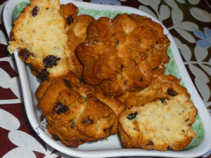 кекс с изюмом